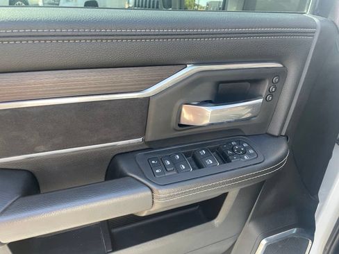 Used 2025 RAM 2500 Laramie AWD/4WD image 11