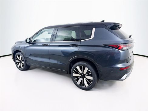 Used 2025 Mitsubishi Outlander SEL image 5