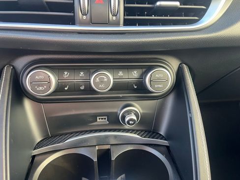 Used 2020 Alfa Romeo Stelvio Quadrifoglio image 16