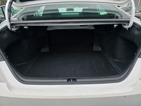 Used 2025 Toyota Camry SE image 11