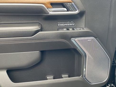 Used 2022 Chevrolet Silverado 1500 High Country w/ Technology Package image 11