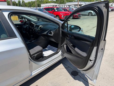 Used 2019 Chevrolet Cruze LS w/ LS Convenience Package FWD image 11