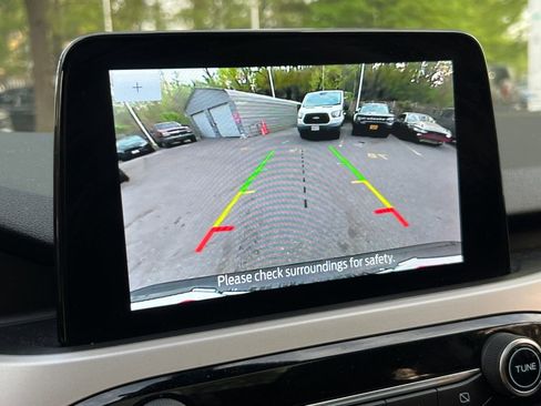 Used 2022 Ford Escape SE w/ SE Sport Appearance Package image 24