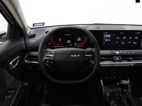 Used 2025 Kia K4 LXS image 15