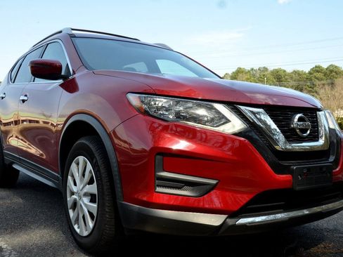 Used 2017 Nissan Rogue S w/ S Appearance Package AWD/4WD image 3