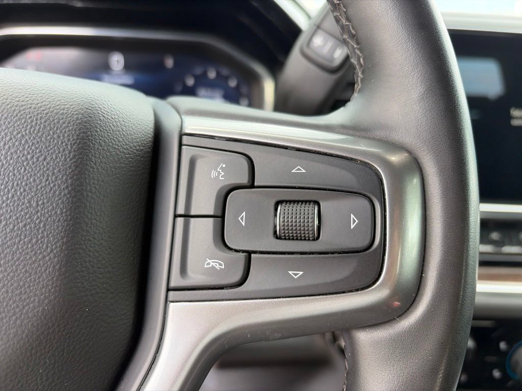 Used 2025 Chevrolet Silverado 1500 LT AWD/4WD image 9