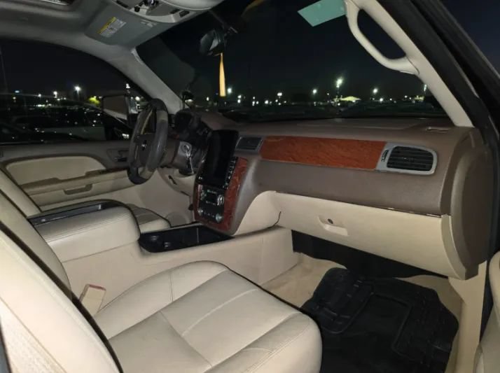Used 2008 GMC Sierra 2500 SLT w/ Z71 Off-Road Package AWD/4WD image 2