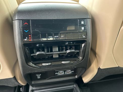 Used 2023 Jeep Grand Cherokee L Limited image 26