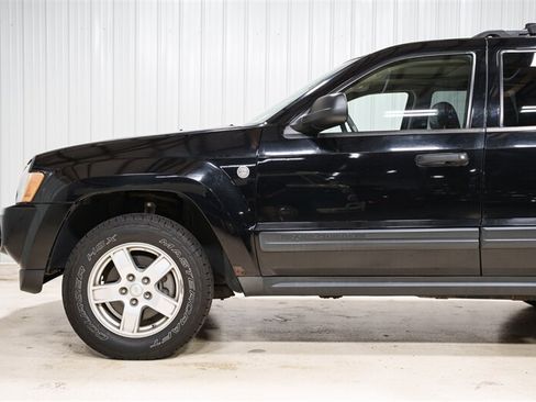 Used 2005 Jeep Grand Cherokee Laredo AWD/4WD image 3