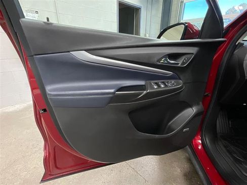 Used 2022 Chevrolet Bolt EUV Premier w/ Sun & Sound Package FWD image 10