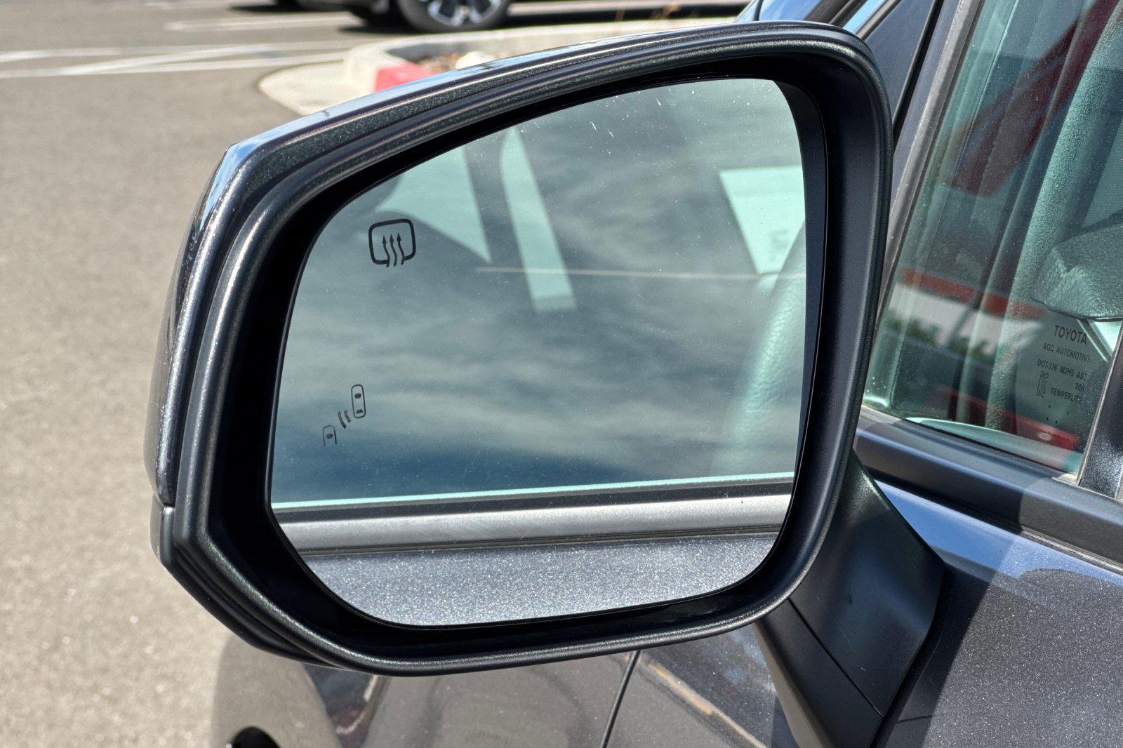 Used 2025 Toyota Sienna XLE FWD image 53