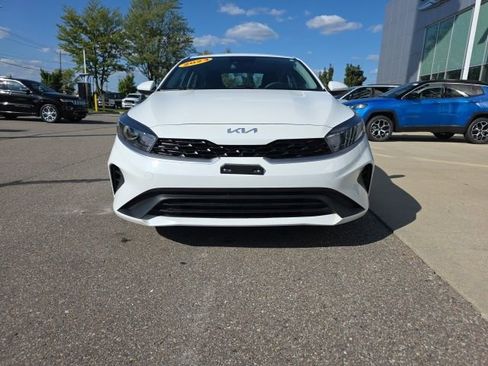 Used 2023 Kia Forte LXS image 2