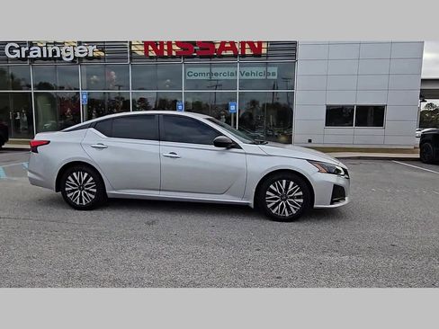 Used 2024 Nissan Altima 2.5 SV image 36