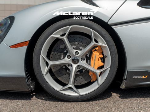 Used 2020 McLaren 600LT Spider RWD image 32