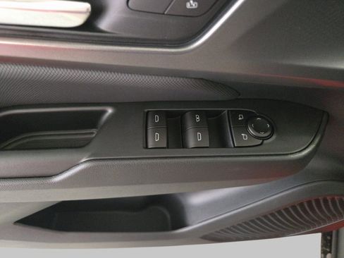 New 2025 Chevrolet Equinox EV RS w/ Convenience Package II FWD image 32