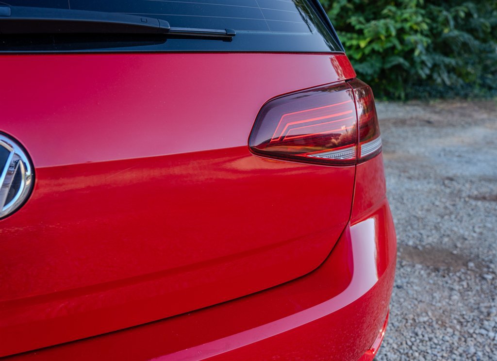 Used 2019 Volkswagen Golf R 4-Door AWD/4WD image 11