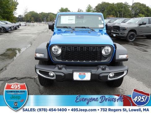 New 2025 Jeep Gladiator Sport image 9