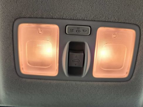 Used 2024 Hyundai Venue SEL FWD image 30