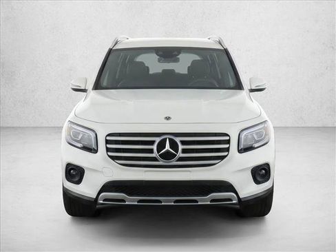 Used 2024 Mercedes-Benz C 300 Sedan image 2