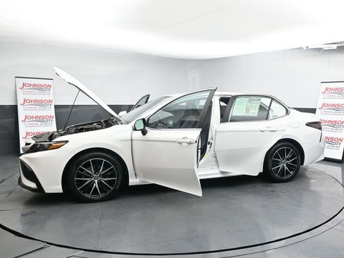 Used 2024 Toyota Camry SE image 42