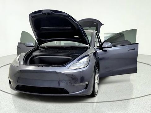 Used 2023 Tesla Model Y Long Range AWD/4WD image 13