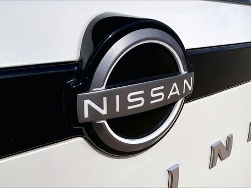 Used 2022 Nissan Pathfinder Platinum w/ Cargo Package FWD image 31