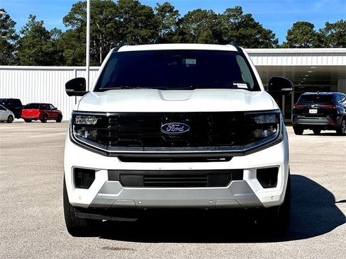 Used 2025 Ford Expedition Platinum w/ Driver's Package image 3