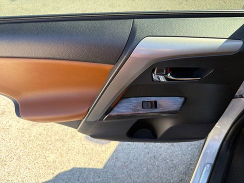 Used 2017 Toyota RAV4 Platinum image 23