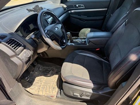 Used 2018 Ford Explorer XLT w/ Equipment Group 202A AWD/4WD image 9
