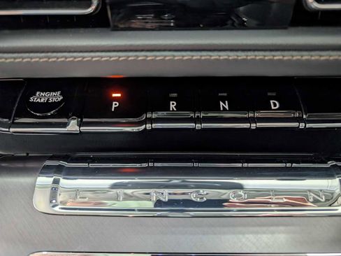 Certified 2025 Lincoln Aviator AWD w/ Jet Appearance Package image 39