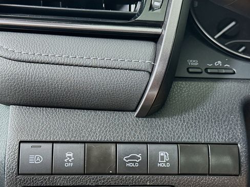 Used 2023 Toyota Camry SE image 17