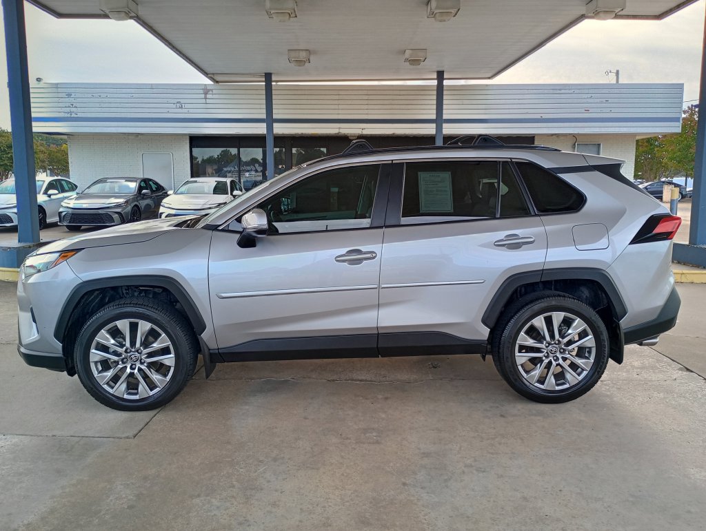 Used 2024 Toyota RAV4 XLE Premium FWD image 2