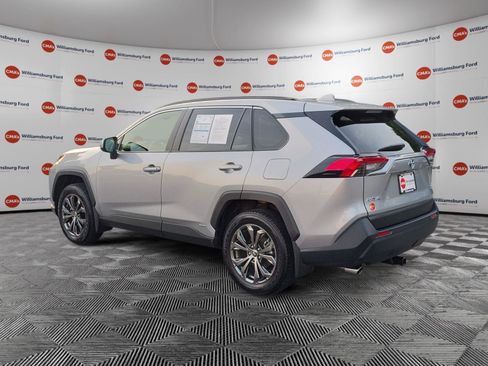 Used 2022 Toyota RAV4 XLE Premium AWD/4WD image 3