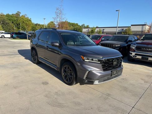 Used 2024 Honda Pilot Touring image 7