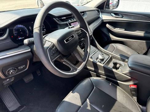 Used 2023 Jeep Grand Cherokee Limited w/ Luxury Tech Group II AWD/4WD image 10