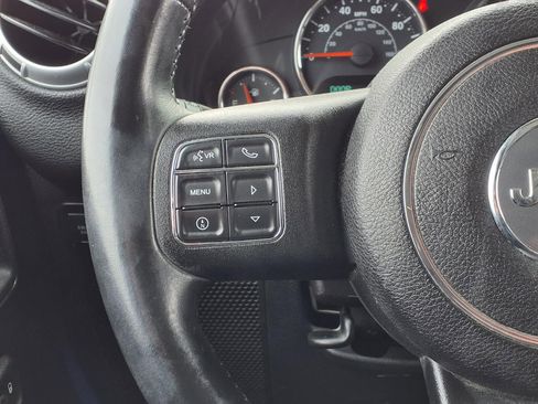 Used 2015 Jeep Wrangler Unlimited Rubicon w/ Connectivity Group image 13