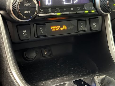 Used 2020 Toyota RAV4 XLE Premium AWD/4WD image 23