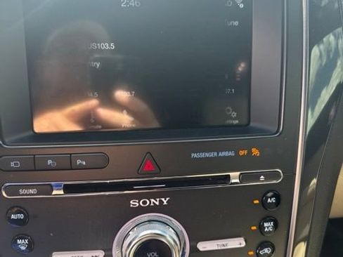 Used 2018 Ford Explorer Limited w/ Equipment Group 301A FWD image 19