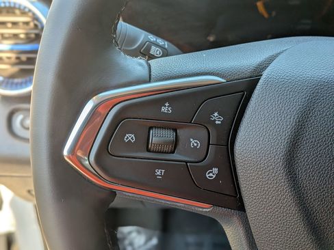 Used 2025 Chevrolet Trax LT w/ LT Convenience Package image 21