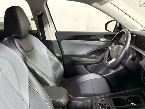 New 2025 Volkswagen Tiguan SE image 14