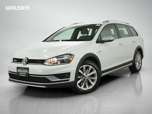 Used 2017 Volkswagen Golf Alltrack SE image 1