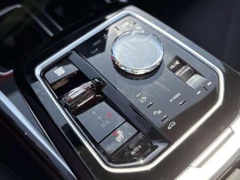 Used 2025 BMW 740i xDrive 740i xDrive image 11