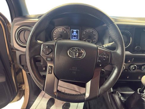Used 2016 Toyota Tacoma TRD Sport w/ Exterior Package AWD/4WD image 17