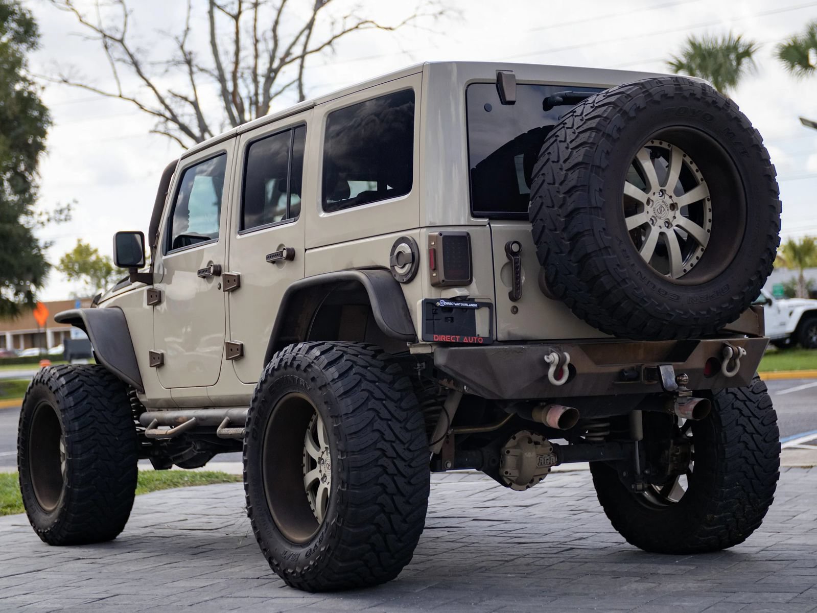 Used 2017 Jeep Wrangler Unlimited Sahara AWD/4WD image 10