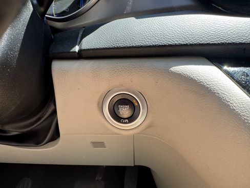 Used 2019 Chrysler Pacifica Touring-L FWD image 33