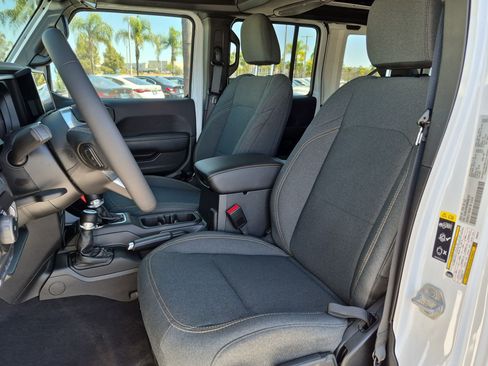 Used 2025 Jeep Wrangler Unlimited Sahara w/ Safety Group AWD/4WD image 16