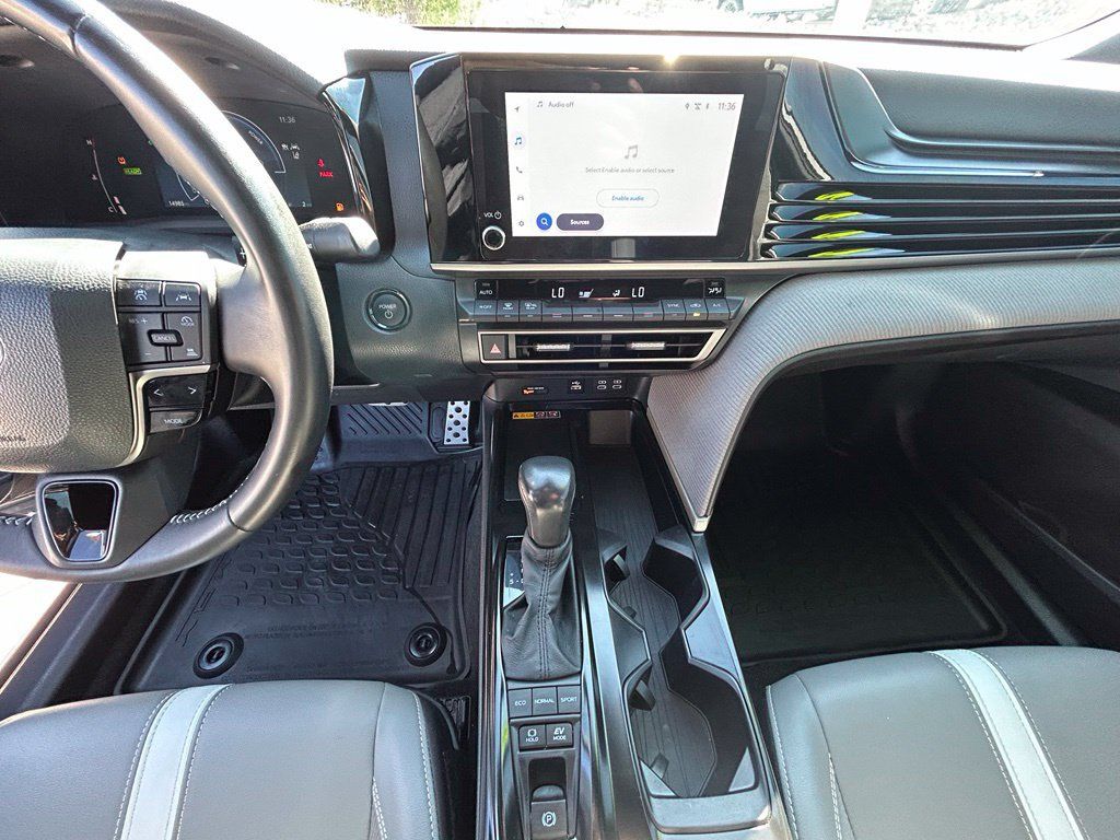 Used 2025 Toyota Camry SE AWD/4WD image 19