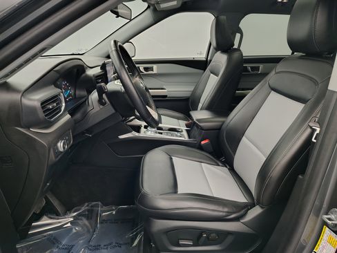 Used 2022 Ford Explorer XLT w/ Equipment Group 202A image 23