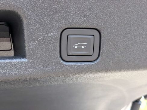 Used 2026 GMC Acadia Elevation FWD image 18