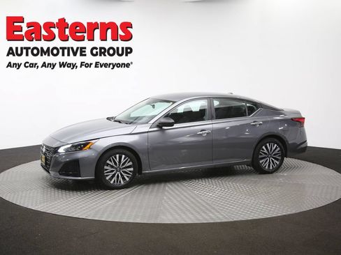 Used 2025 Nissan Altima 2.5 SV FWD image 57